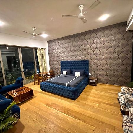 Luxury Master Bedroom With Bathtub N Private Entry Gurgaon Exterior foto