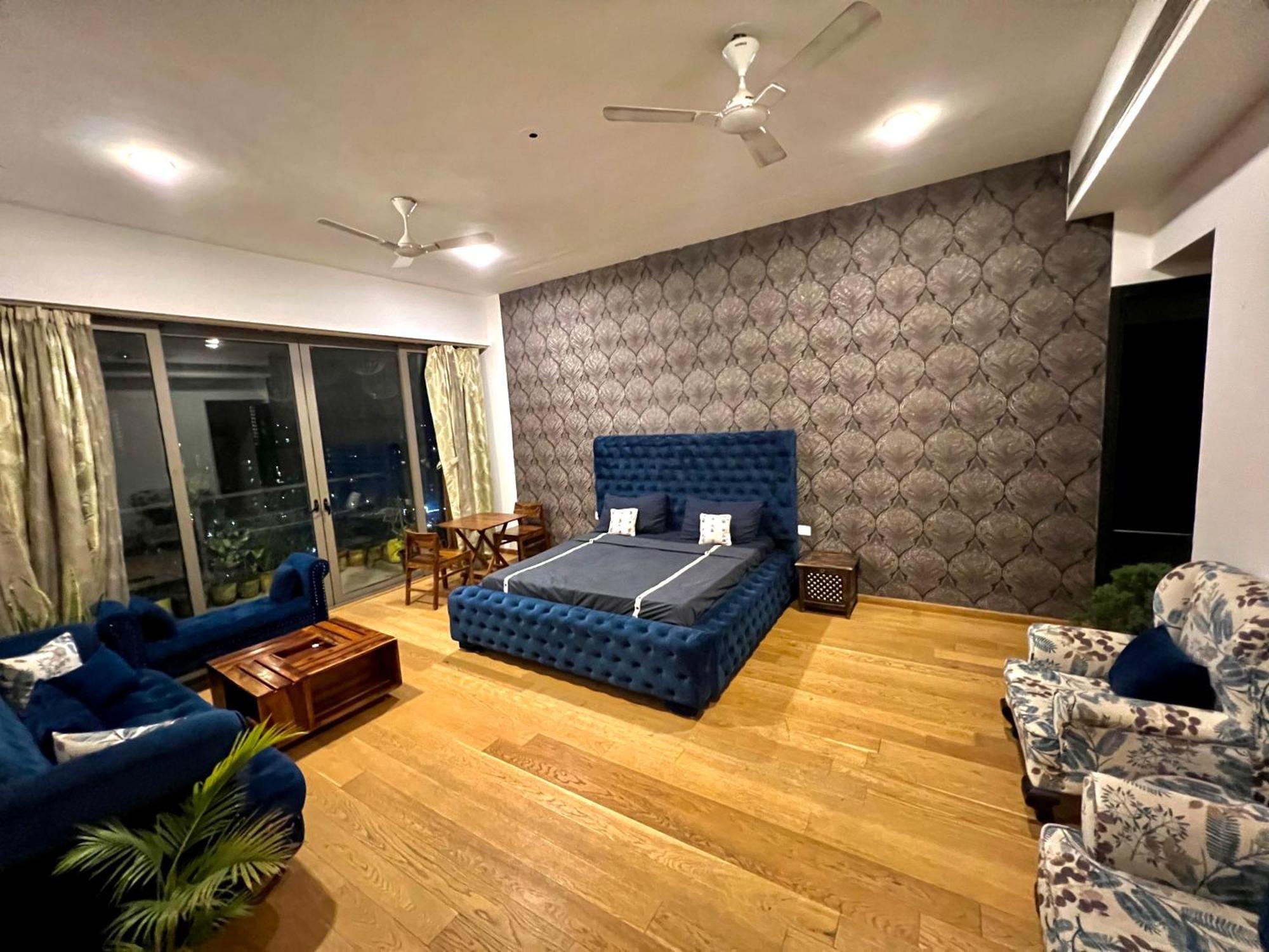 Luxury Master Bedroom With Bathtub N Private Entry Gurgaon Exterior foto