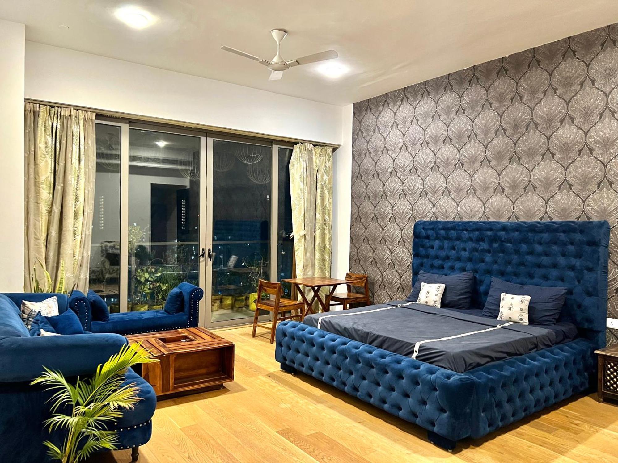 Luxury Master Bedroom With Bathtub N Private Entry Gurgaon Exterior foto